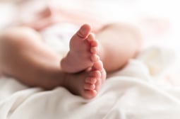 Новородено на 22 дни попадна в "Токуда" с усложнения от коклюш, но ето какво направиха лекарите