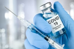 Доказано: COVID-19 ваксината предизвиква тези болести