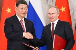 НАТО с притеснителни думи за приятелството между Китай и Кремъл и войната в Украйна 