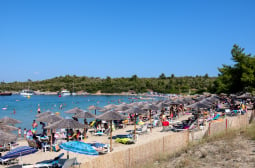 Жегата в Гърция мори наред, туристи измират и изчезват!