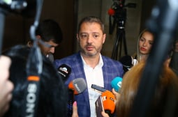 Делян Добрев съсипа хората на хвърлилия оставка Христо Иванов, ударът е много тежък
