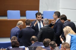 Ето кой депутат на ПП-ДБ не гласува "против" правителството на Желязков 