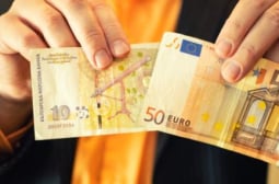 Сензационна новина за еврото, още през лятото може да...