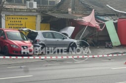 Жестоко меле в Стара Загора: Хвърчат линейки и пожарна СНИМКИ