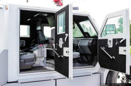Камион за зомби апокалипсис беше пуснат в продажба СНИМКИ
