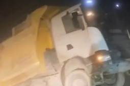 Зрелищни ВИДЕА: Драматичен инцидент с тежък камион, вижте как реагира шофьорът