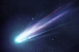 Дяволската комета приближа, гледаме я с просто око