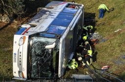 Жестока автобусна катастрофа в Германия, има много ранени
