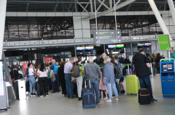 Кошмар на летище "София", българи блокирани с часове 