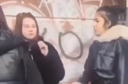 Брутално: Момичета бият своя връстничка в Добрич, а тя им се моли... ВИДЕО 18+