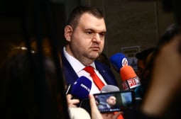 Пеевски: България трябва да има външен министър, президентът да подпише указа 