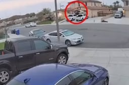Зрелищни ВИДЕА: Кола полетя във въздуха и се разби брутално в къща