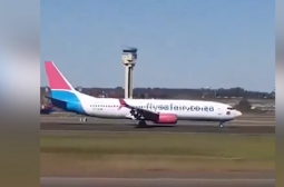 Нов инцидент със самолет на Boeing, този път при излитане от летище ВИДЕО