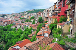 Цените на имотите във Велико Търново гонят тези в София, квадратът струва... 
