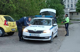 Арести, дрога и пари в кеш след полицейска хайка във Варна 
