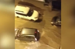 Мощна буря се стовари върху Анкара, улиците са под вода ВИДЕО