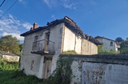 Обява за продажба на къща в Родопите взриви мрежата