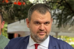 Пеевски: Нека пречистващата сила на Възкресението ни даде заряд да работим заедно с хората за една по-добра България