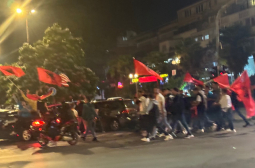 Албански знамена се веят в Скопие, ехтят изстрели