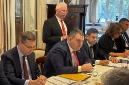 Посланиците на страните членки на ЕС се срещнаха в белгийската резиденция с делегация на ДПС, водена от председателя Делян Пеевски