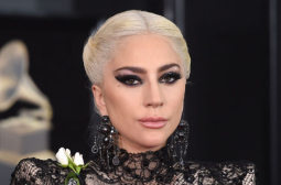 Какво се случва? Лейди Гага е неузнаваема, феновете й са в шок СНИМКИ