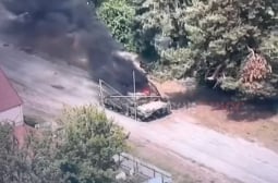 ВСУ показаха как дрон камикадзе поразява руски танк във Волчанск ВИДЕО