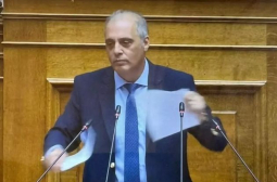 Гръцки политик скъса в парламента Преспанския договор със Северна Македония ВИДЕО
