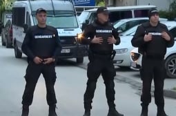 Извънредно: Край на драмата с барикадиралия се осъдeн на доживотен затвор полицай ВИДЕО