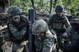 БиБиСи с разтърсващ репортаж от фронта: Украинците се бранят с дървени трупи и бетон