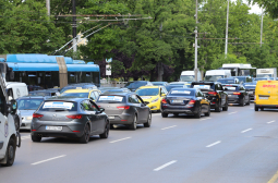 Центърът на София почерня от коли, блокирани са ключови кръстовища, ето защо СНИМКИ