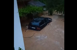 Потоп в Рибарица, водата влезе в къщите на хората ВИДЕО