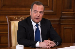 Медведев заплашва Полша с "радиоактивна пепел", ето каква е причината