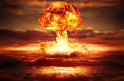 "Нюзуик": Паника в Русия: НАТО готви ядрен удар по нас   