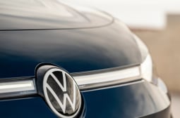 Volkswagen пуска електромобил за Европа на нищожна
