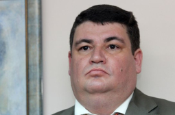 Палавият инспектор Мумджиев, тормозил камериерки за секс, потъна вдън земя 