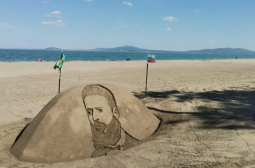 Ликът на Ботев бе изваян от пясък, няма да повярвате, кой е авторът на творбата