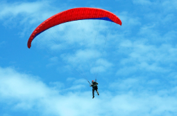 Тежък инцидент с парашутист в Ихтиман