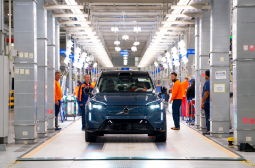 Volvo Cars стартира производството на EX90 - електрическото SUV, което отваря нова страница в историята на компанията