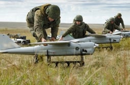 Украински дронове прелетяха рекордно разстояние, за да ударят руско летище 