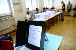 Голям проблем с две секции в Плевен, спряха гласуването с машина
