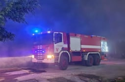 Извънредно: Голям пожар пламна в жилищна сграда в среднощна София, има жертва