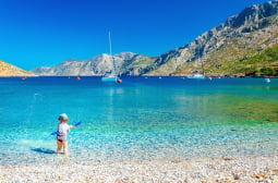 Това са най-добрите места за море в Гърция с деца