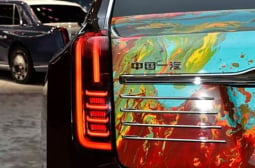 Лукс и дизайн: Най-скъпият китайски автомобил излиза на пазара СНИМКИ