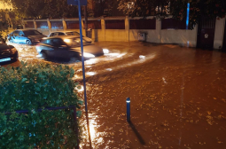 Мощна стихия удари Букурещ, всичко е под вода СНИМКИ