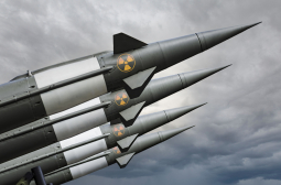 Столтенберг: НАТО обмисля разполагането на повече ядрени оръжия