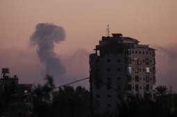 Военните действия в Рафах продължават въпреки обявените паузи за помощи