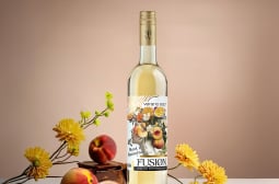 Новата хитова напитка Verano Azur FUSION - винен микс с плодове