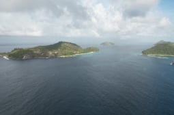 Безумие: Има само 4 км между тези острови, но цели 20 часа разлика времева разлика