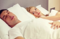 Съпруга проплака: Всяка нощ мъжът ми ходи в спалнята на родителите си, за да...