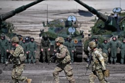 „Ваканции с армията“: Полша търси войници, стяга се за Русия
